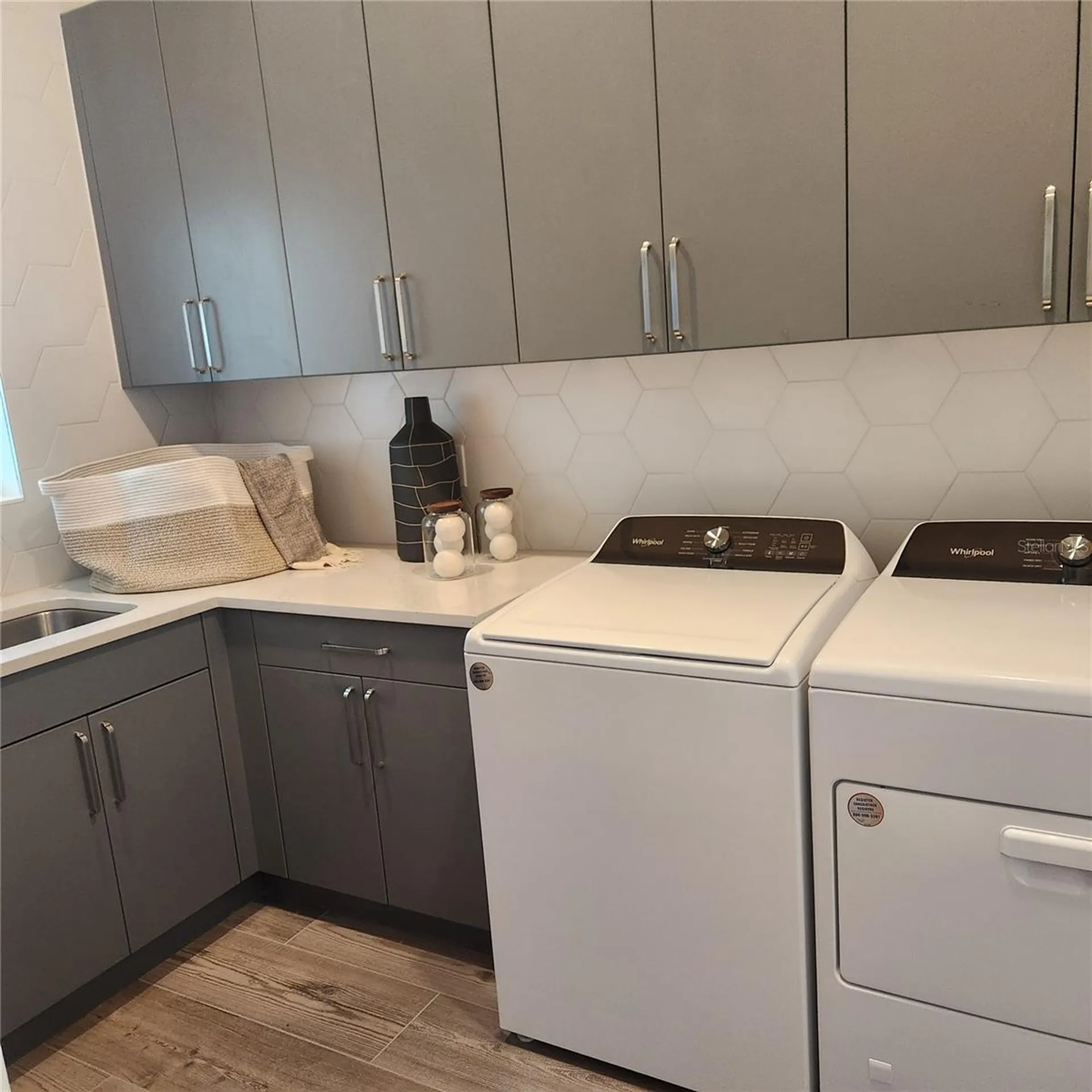 512 Blue Shell Loop Sarasota FL 34240