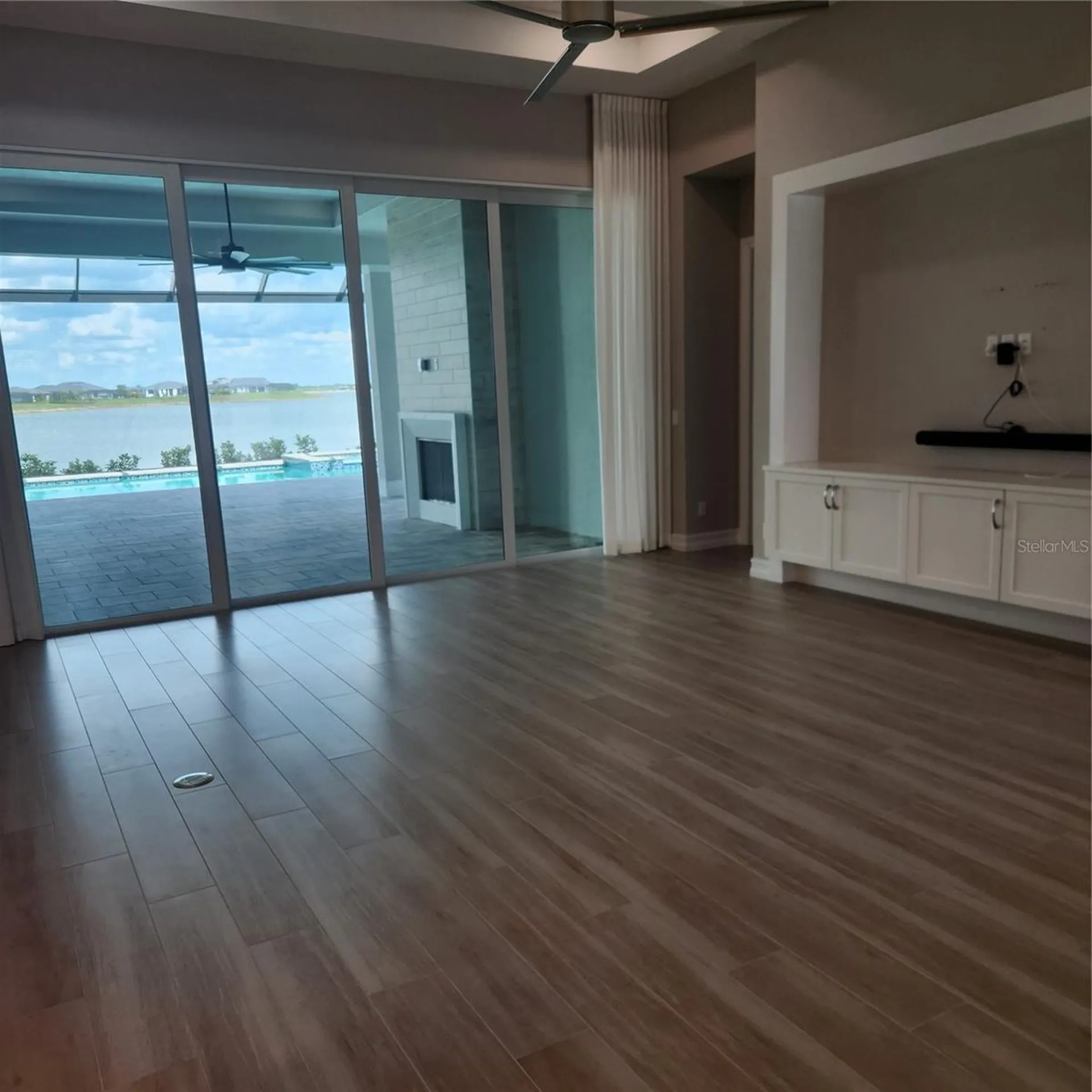512 Blue Shell Loop Sarasota FL 34240