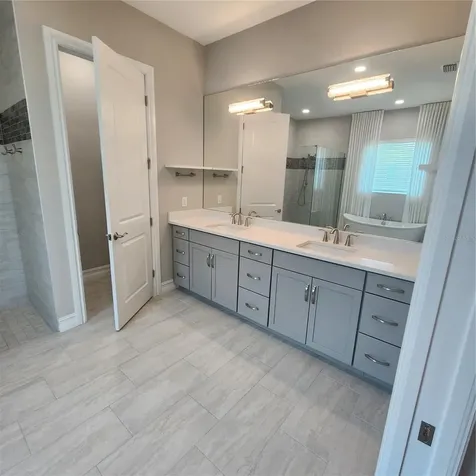 512 Blue Shell Loop Sarasota FL 34240