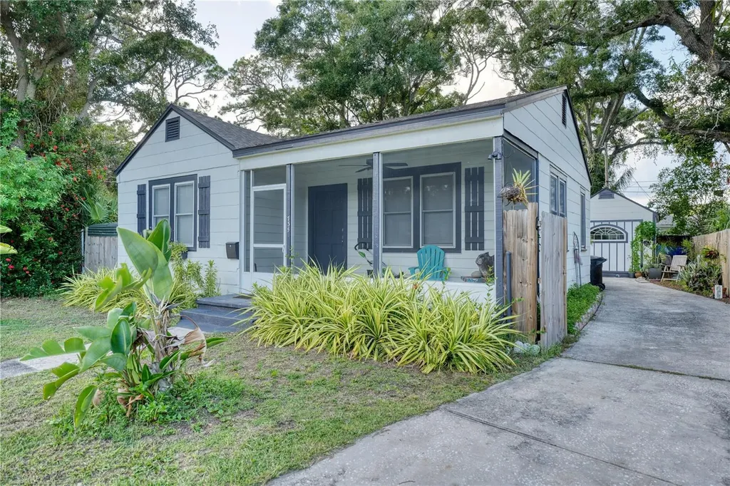 735 26th Avenue S St Petersburg FL 33705