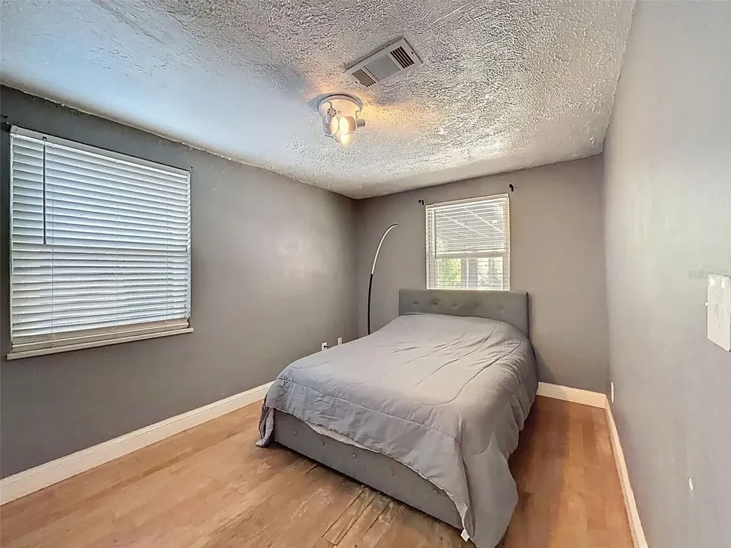 2206 Howard Lane Tampa FL 33612