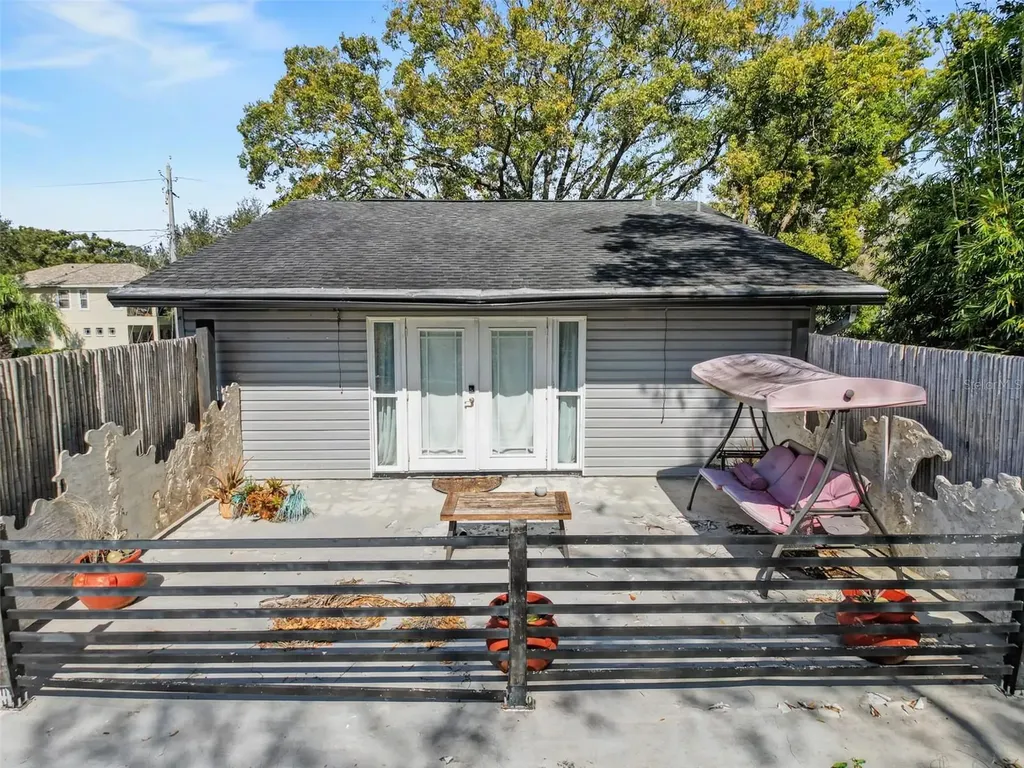 2206 Howard Lane Tampa FL 33612