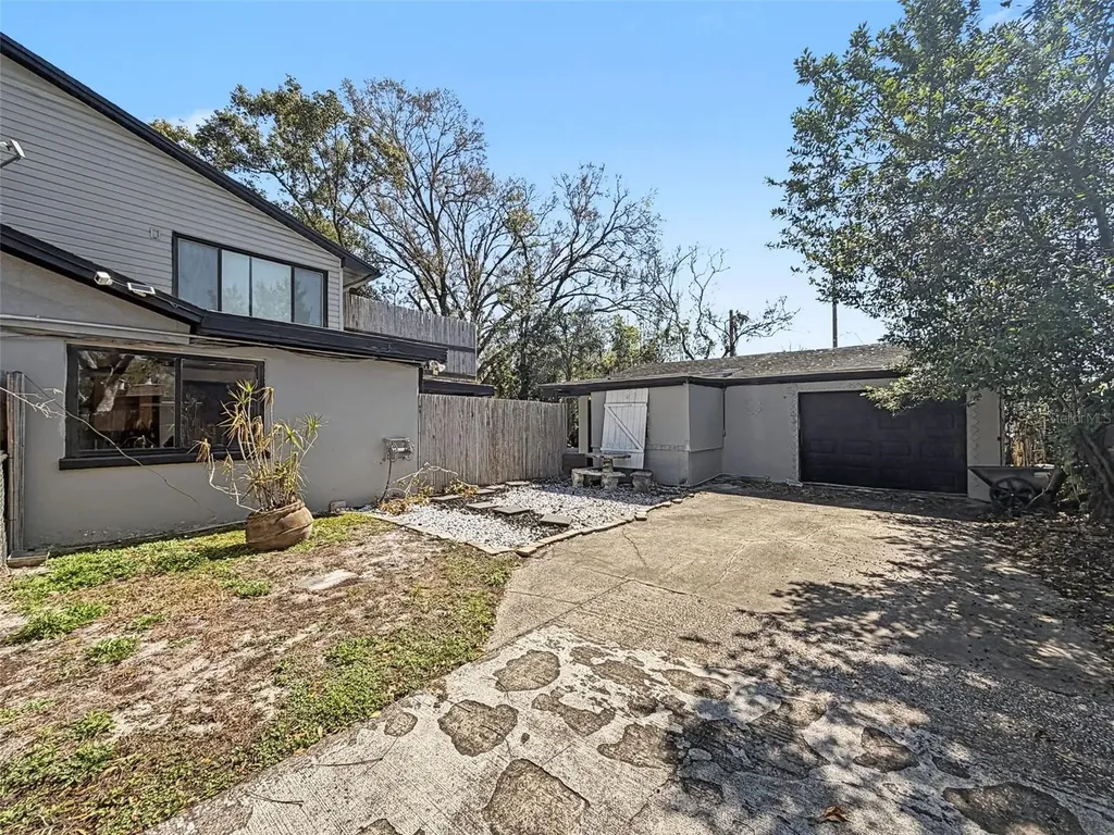 2206 Howard Lane Tampa FL 33612
