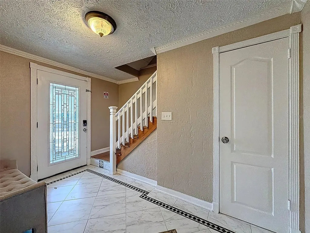 2206 Howard Lane Tampa FL 33612
