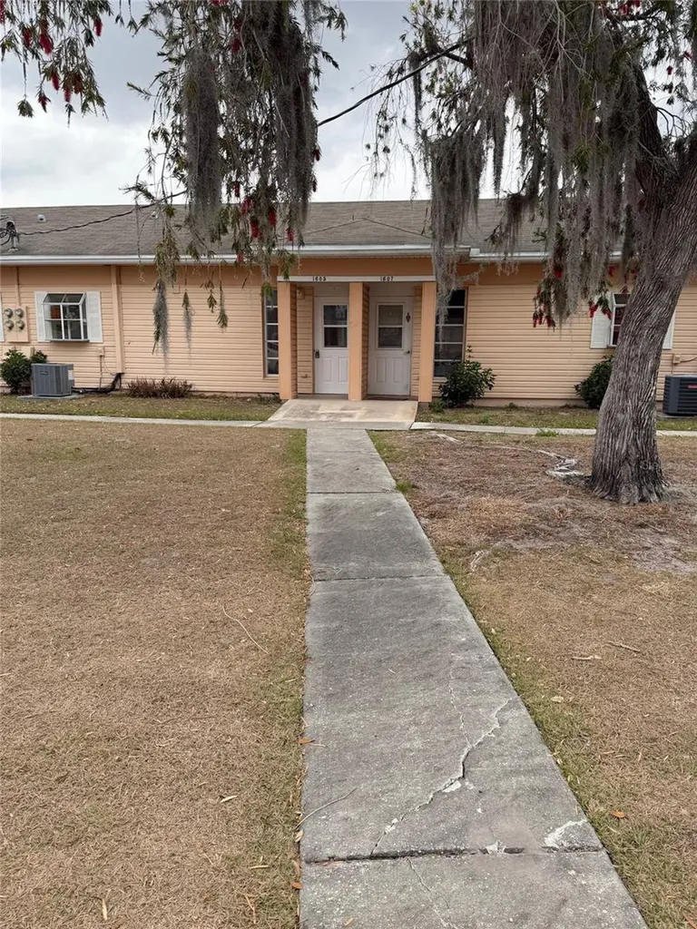 1605 Club Circle Lakeshore FL 33854