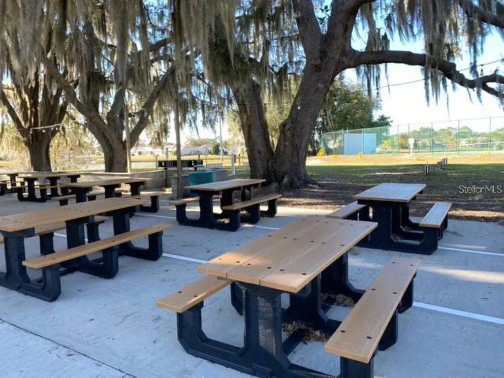 1605 Club Circle Lakeshore FL 33854