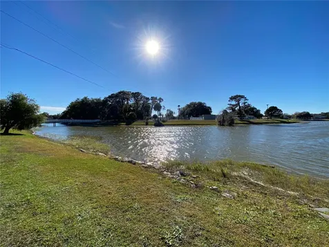 1605 Club Circle Lakeshore FL 33854