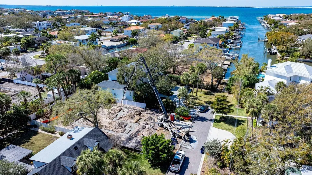 4906 W Estrella Street Tampa FL 33629