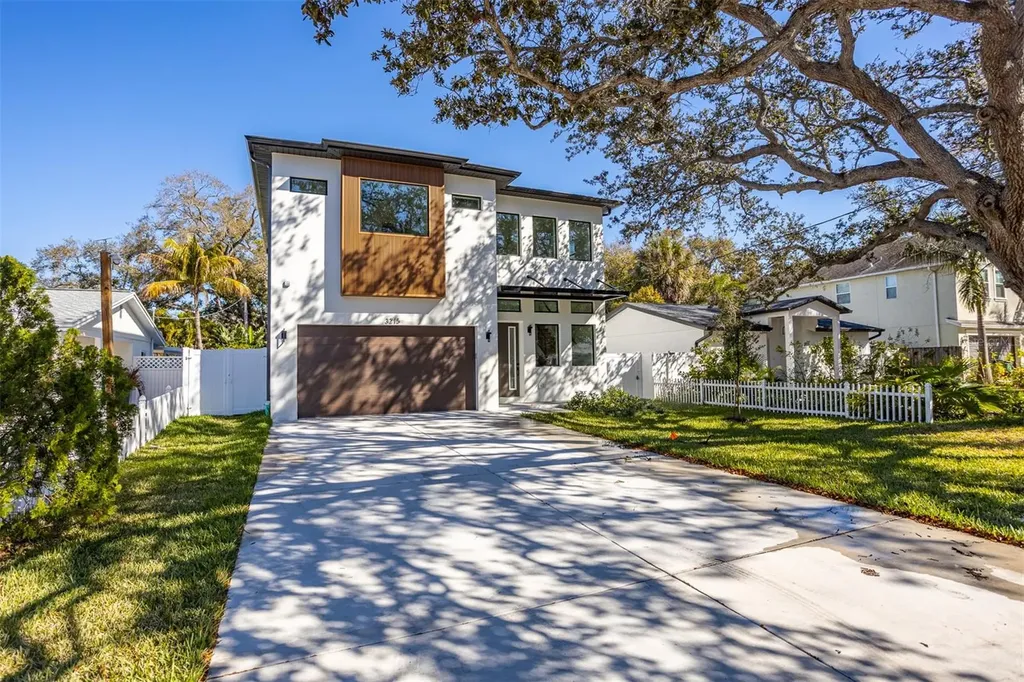 3215 W Price Avenue Tampa FL 33611