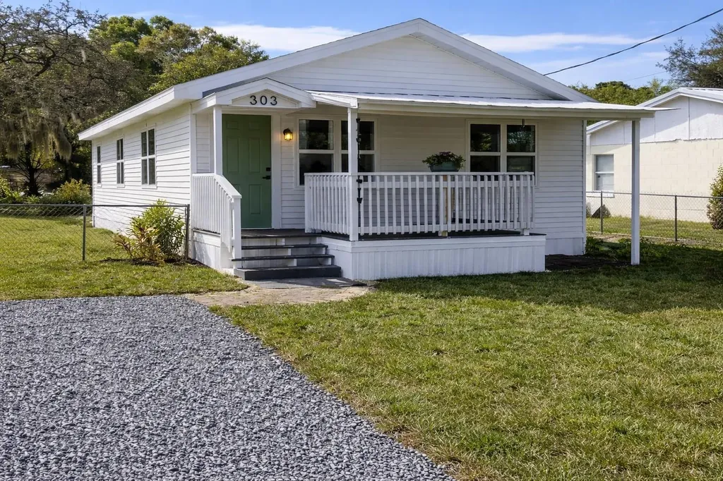 303 Clayton Road Auburndale FL 33823