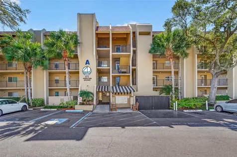 90 S Highland Avenue Tarpon Springs FL 34689