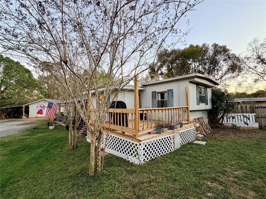 498 King Charles Circle Deland FL 32724