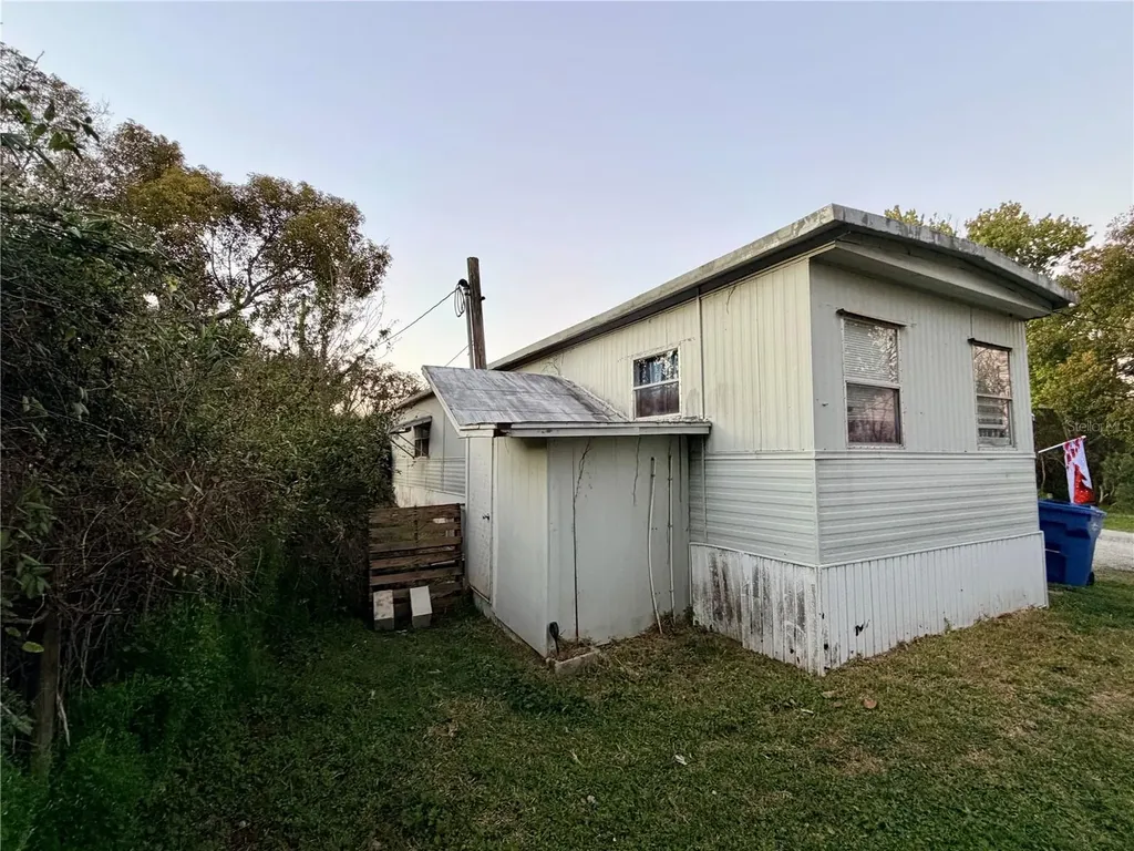 498 King Charles Circle Deland FL 32724