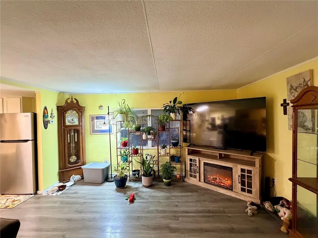 498 King Charles Circle Deland FL 32724