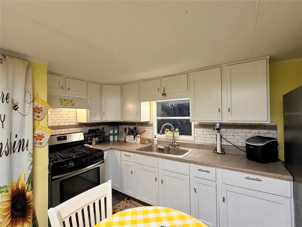 498 King Charles Circle Deland FL 32724