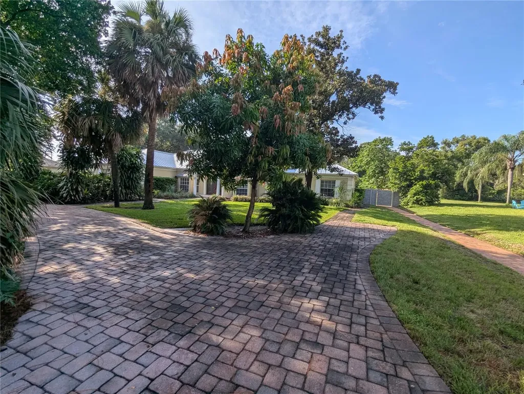8052 Oak Park Road Orlando FL 32819