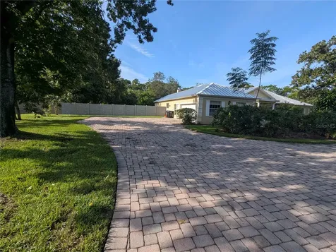 8052 Oak Park Road Orlando FL 32819