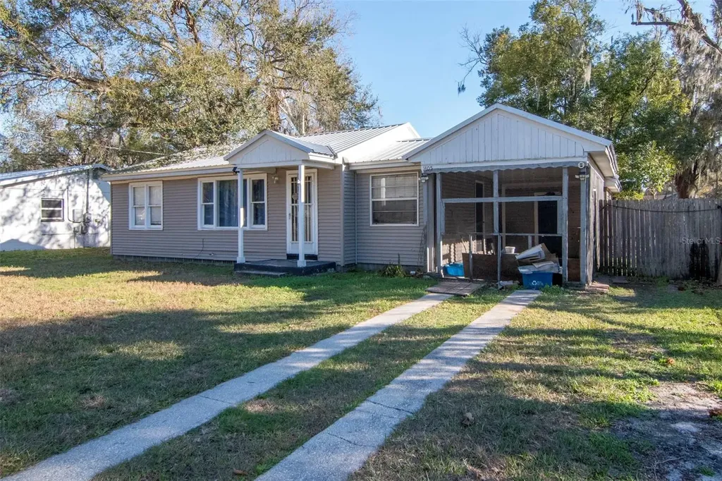 1405 E Cherry Street Plant City FL 33563