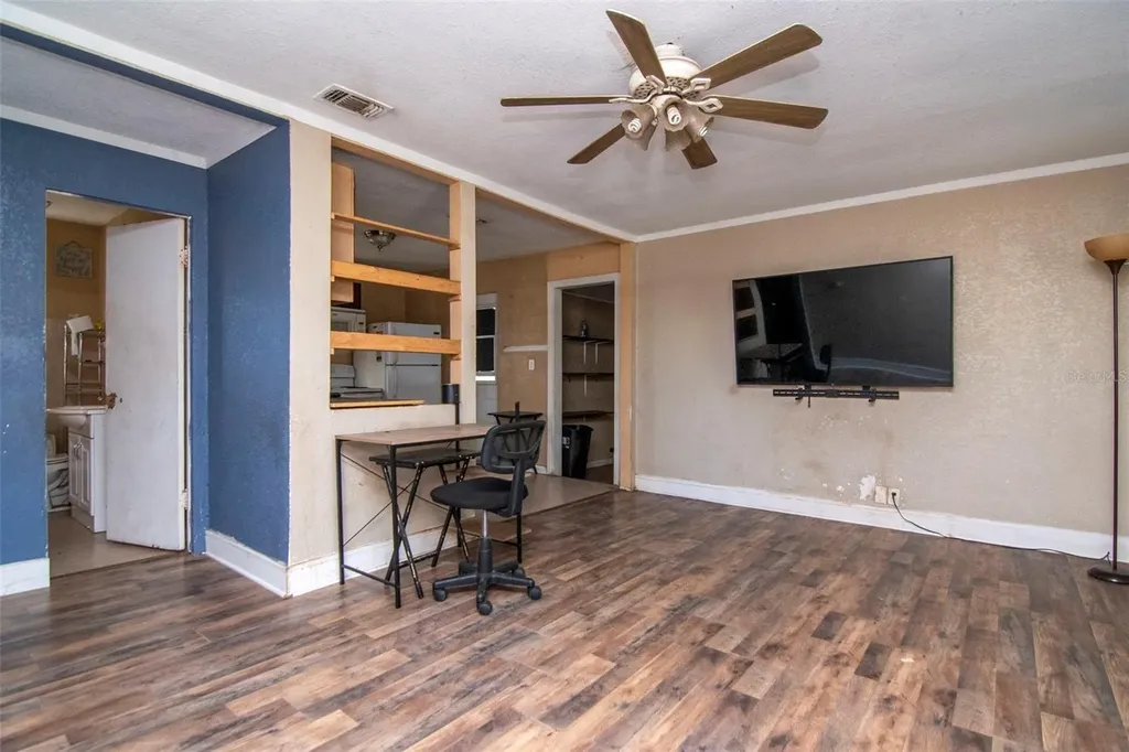 1405 E Cherry Street Plant City FL 33563