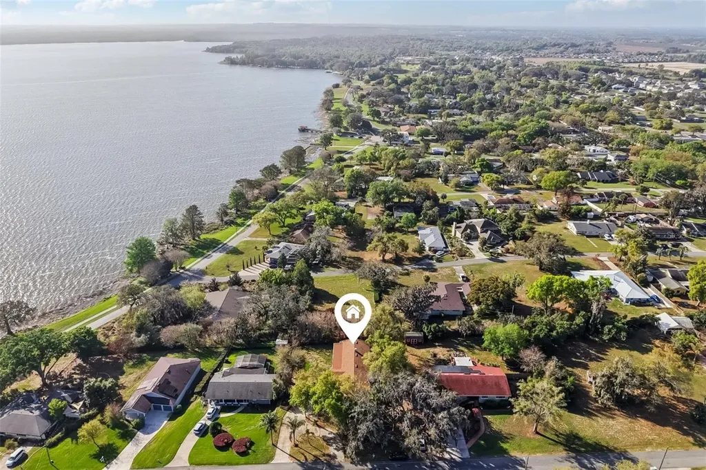 131 E Palmetto Avenue Howey In The Hills FL 34737
