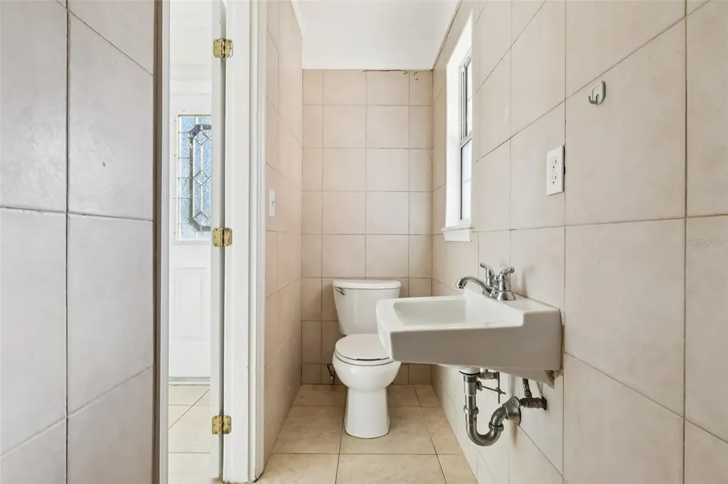 131 E Palmetto Avenue Howey In The Hills FL 34737