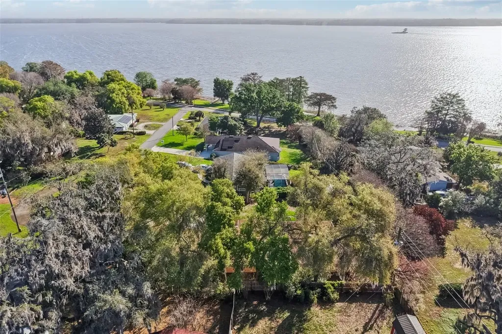 131 E Palmetto Avenue Howey In The Hills FL 34737