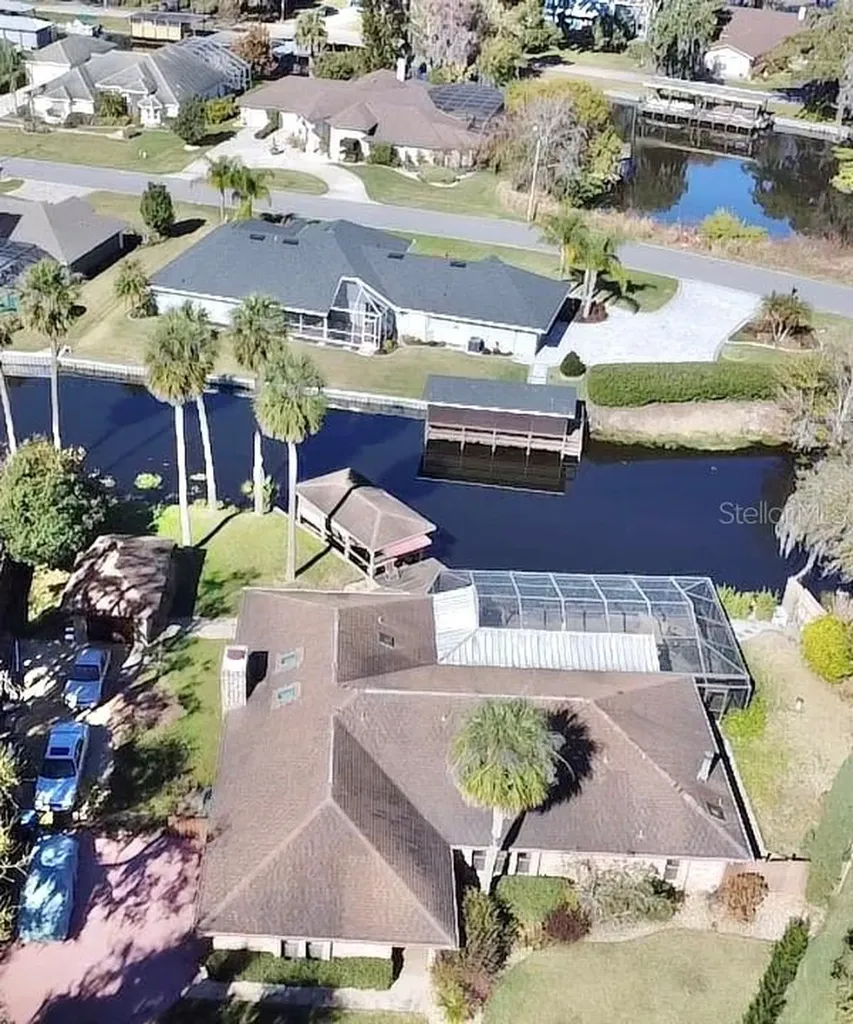 1813 Maine Court Tavares FL 32778