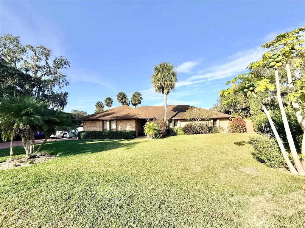 1813 Maine Court Tavares FL 32778
