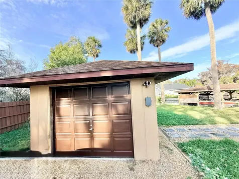 1813 Maine Court Tavares FL 32778