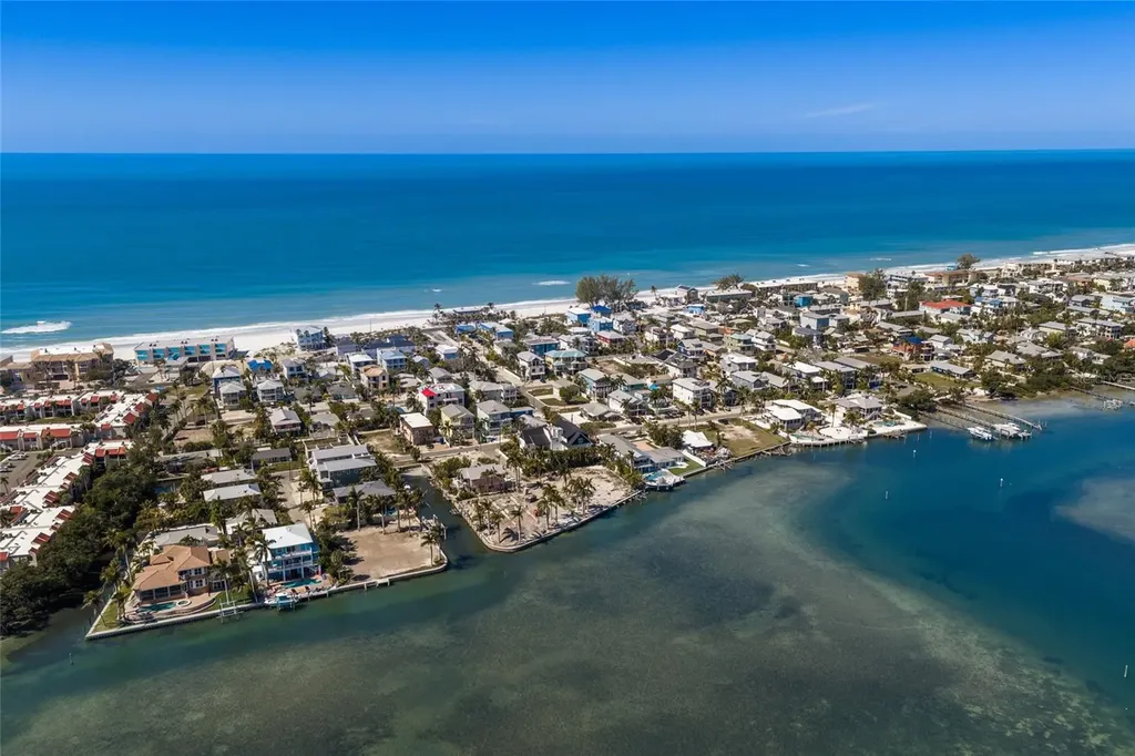 407 20th Place Bradenton Beach FL 34217
