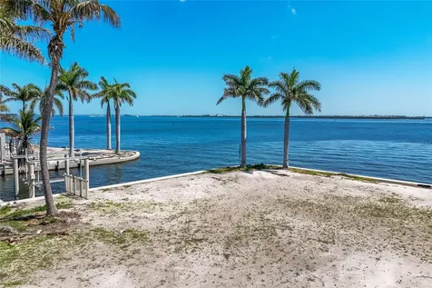 407 20th Place Bradenton Beach FL 34217