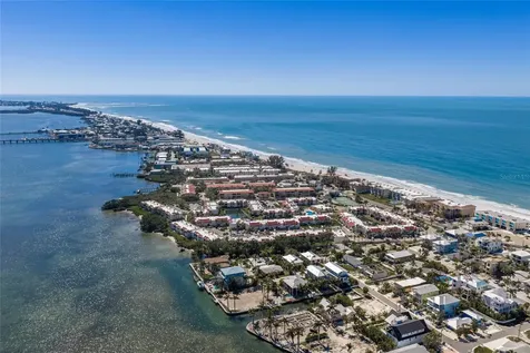 407 20th Place Bradenton Beach FL 34217