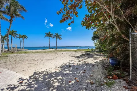 407 20th Place Bradenton Beach FL 34217