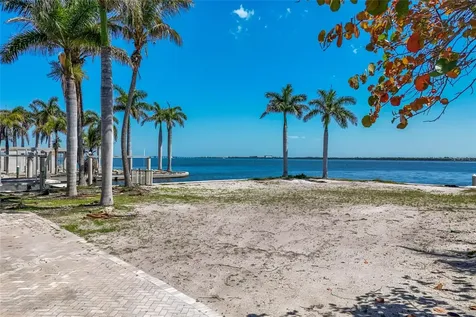 407 20th Place Bradenton Beach FL 34217