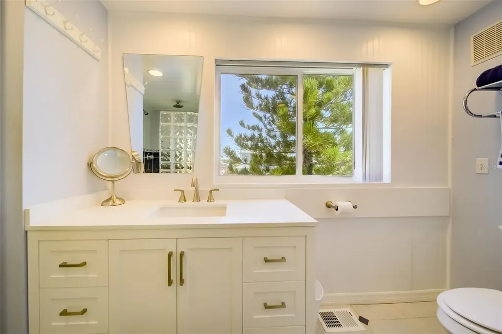 18111 1st Street E Redington Shores FL 33708