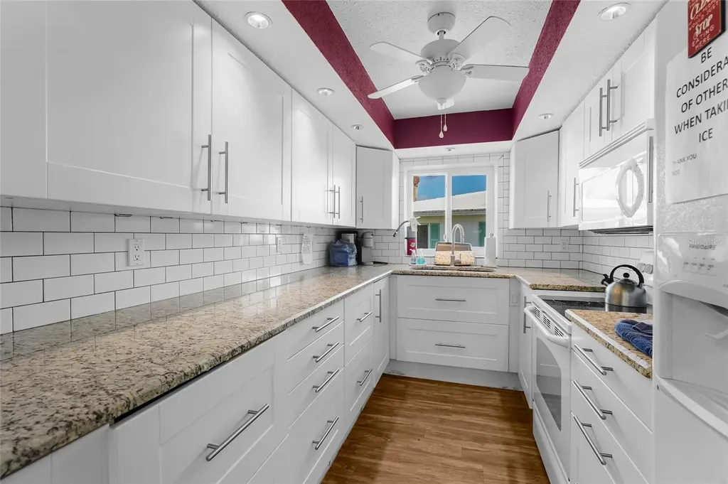 3950 Roxane Boulevard Sarasota FL 34235