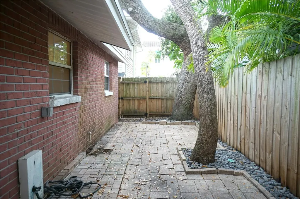 813 S Freemont Avenue Tampa FL 33606