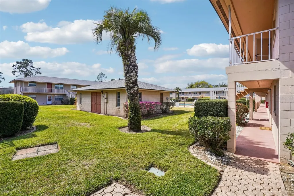 1100 E Caroline Street Tavares FL 32778