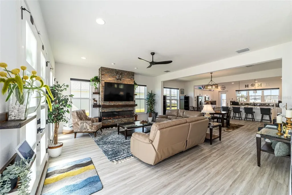 2577 Zawacki Path Middleton FL 34762