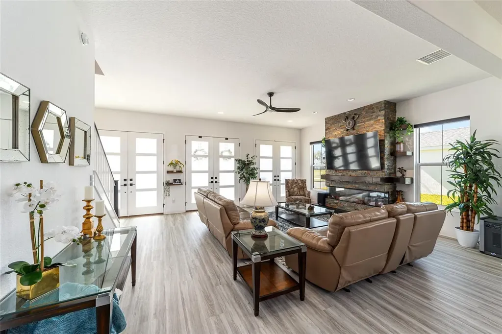 2577 Zawacki Path Middleton FL 34762