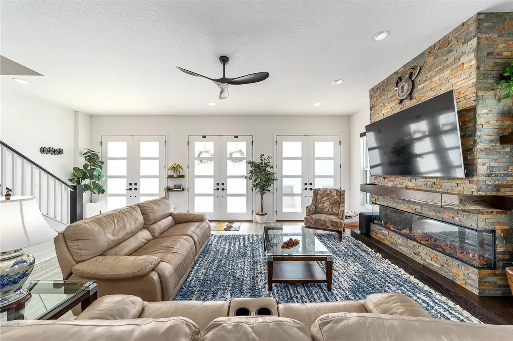 2577 Zawacki Path Middleton FL 34762