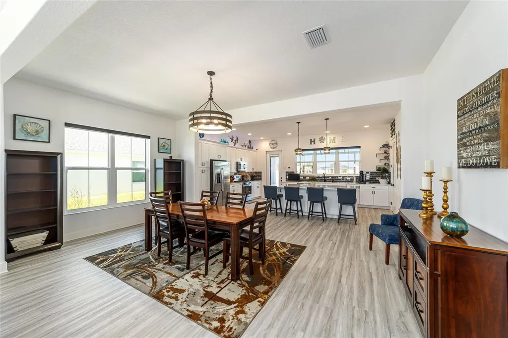 2577 Zawacki Path Middleton FL 34762