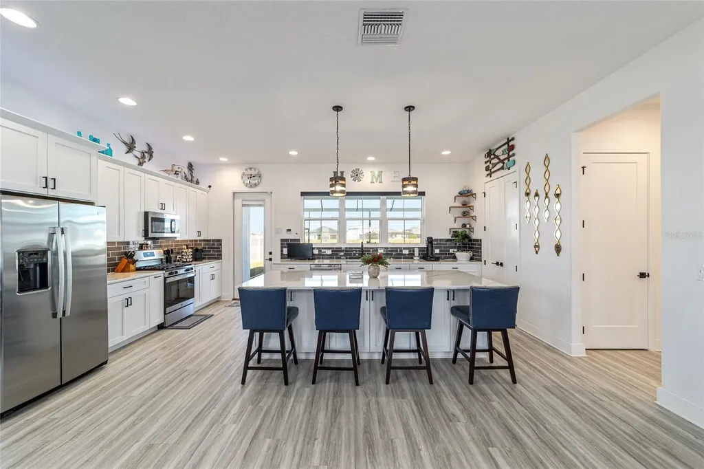 2577 Zawacki Path Middleton FL 34762