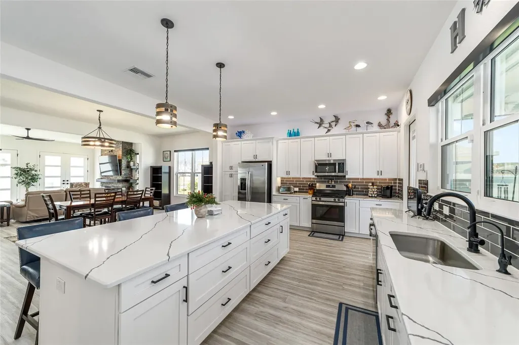 2577 Zawacki Path Middleton FL 34762