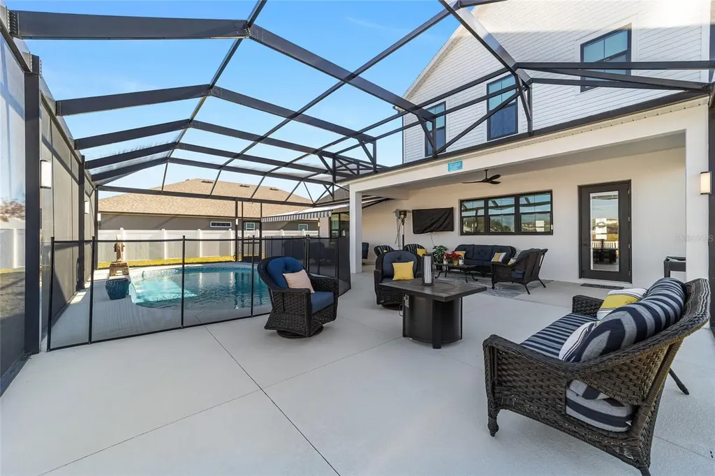 2577 Zawacki Path Middleton FL 34762