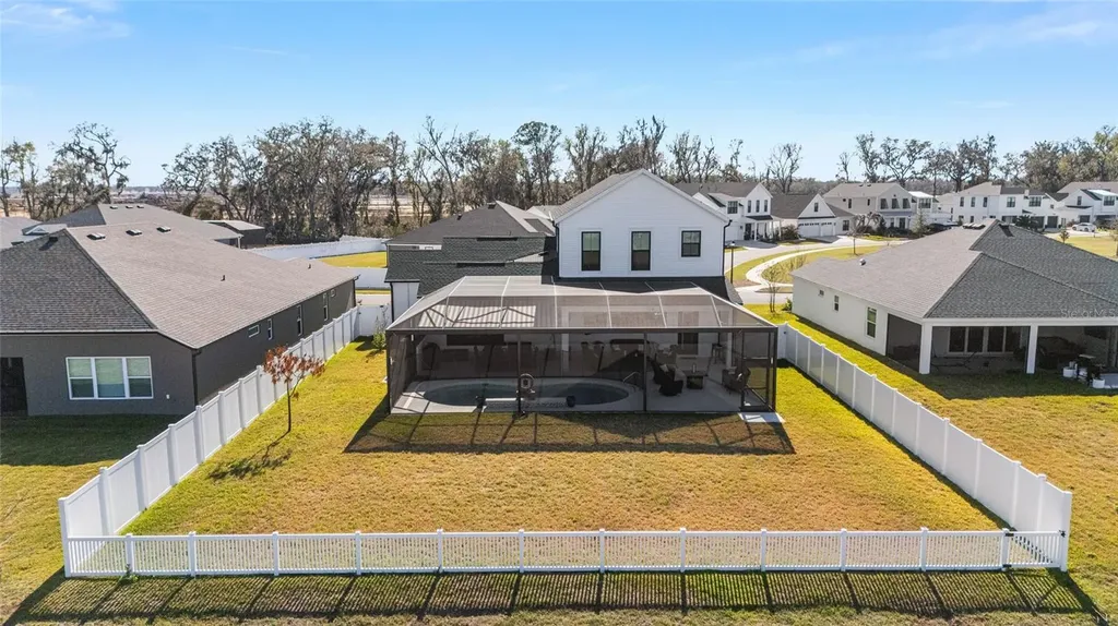 2577 Zawacki Path Middleton FL 34762