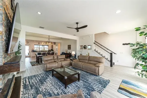 2577 Zawacki Path Middleton FL 34762
