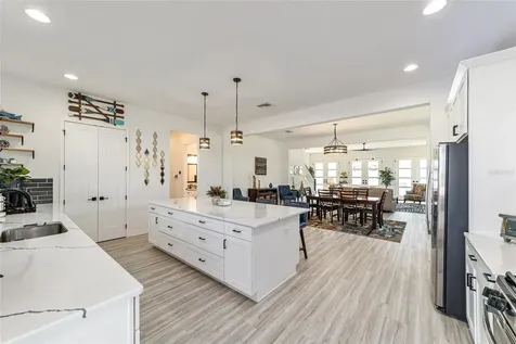 2577 Zawacki Path Middleton FL 34762