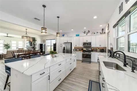 2577 Zawacki Path Middleton FL 34762
