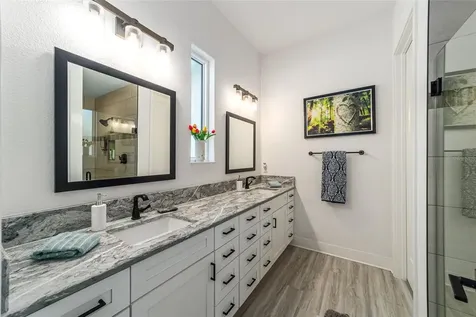 2577 Zawacki Path Middleton FL 34762